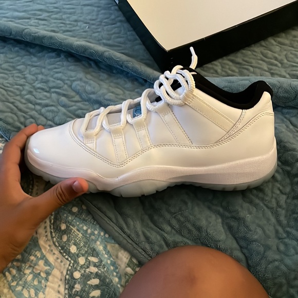 JORDAN 11 LOW LEGEND BLUE SIZE - Picture 3 of 6